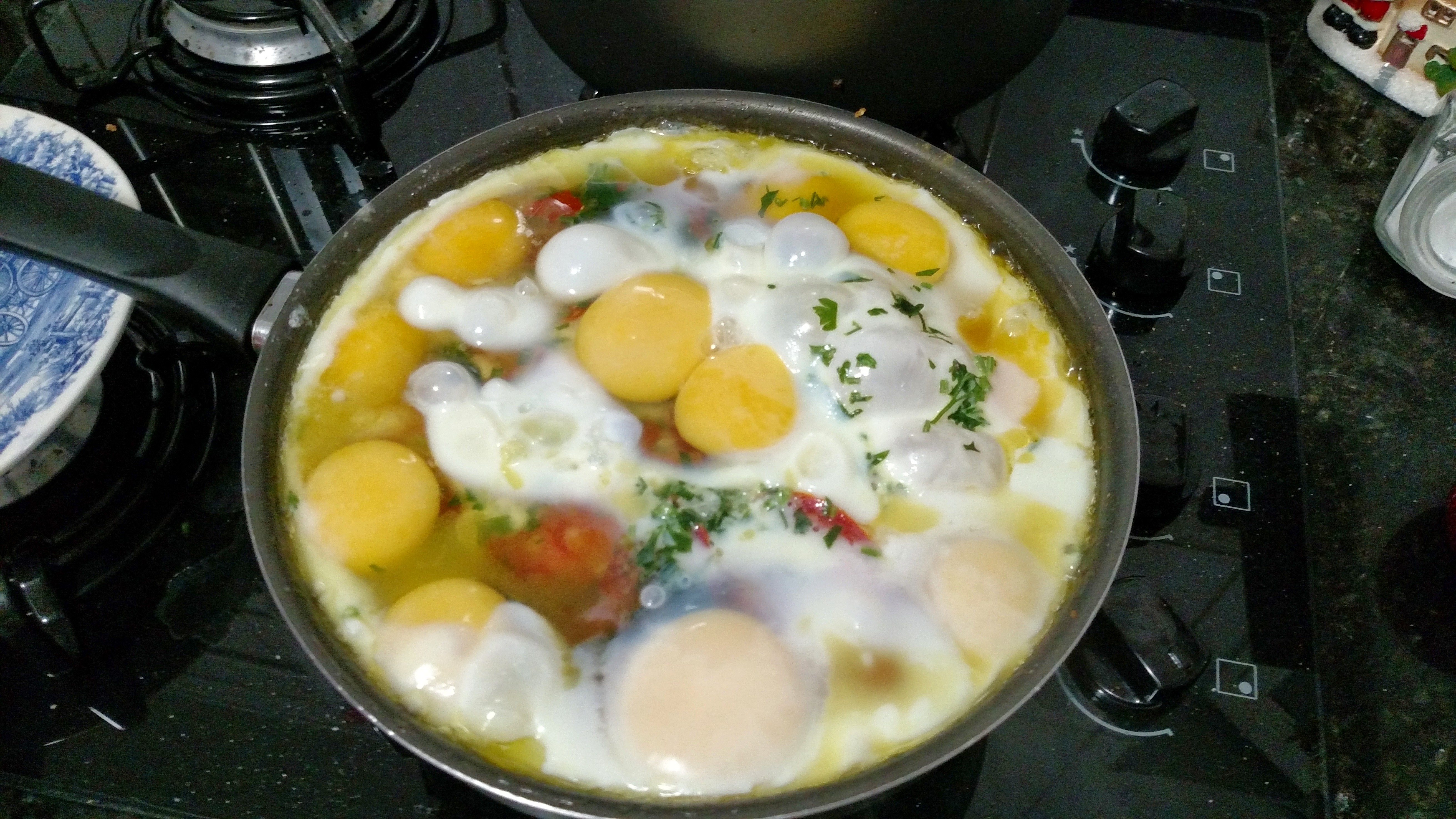 Bacalhau com ovos: preparação, ovos cozinhando